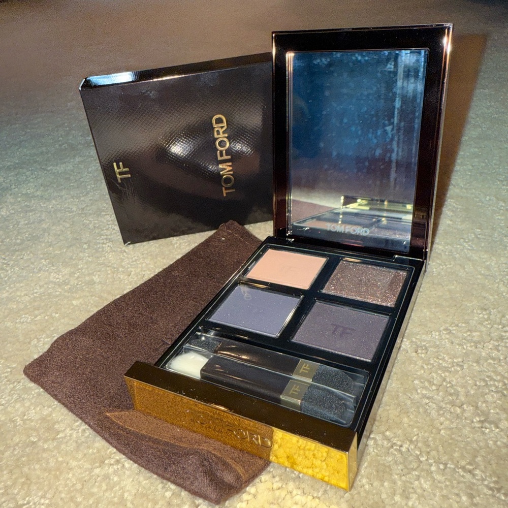 Tom Ford Eye Color Quad Creme Eyeshadow Palette - 45 Iconic Smoke - Picture 2 of 10